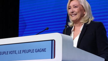 Η Λεπέν θριαμβολογεί και υπόσχεται «σκληρή αντιπολίτευση» στον Μακρόν
