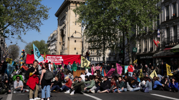 Γαλλία: Ακτιβιστές της Extinction Rebellion έκλεισαν μεγάλες λεωφόρους του Παρισιού - Δείτε βίντεο