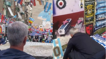 Ο Μουρίνιο άφησε λουλούδια στο μνημείο του Μαραντόνα κι αποθεώθηκε από τους Ναπολιτάνους