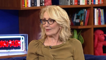 Η Θέμις Μπαζάκα εξομολογείται: «Πρέπει να τελειώσει η βουλιμία, τρώω ακατάπαυστα»