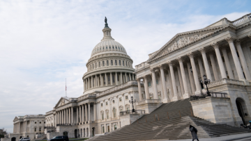 ΗΠΑ: Ορατός ο κίνδυνος για «λουκέτο» σε ομοσπονδιακές υπηρεσίες από την Κυριακή