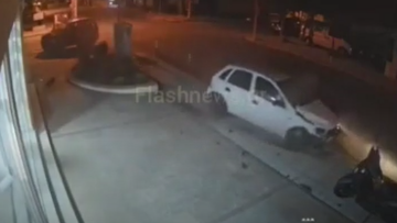 Χανιά: Η στιγμή που δύο αυτοκίνητα συγκρούονται πλαγιομετωπικά - Δείτε βίντεο