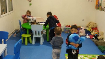 Έφτασαν στην Ελλάδα τα πρώτα δέκα ασυνόδευτα ανήλικα από την Ουκρανία, δείτε φωτογραφίες