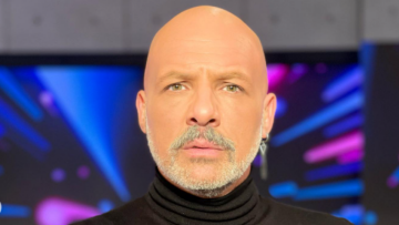 Νίκος Μουτσινάς για την αντίδραση των ιερέων στην καμπάνια υπέρ του γάμου των ομοφυλοφίλων: «Πώς τόλμησαν;»