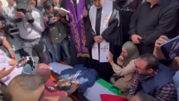 Δημοσιογράφος Al Jazeera: «Η αληθινή φωνή δεν πεθαίνει ποτέ» - Το «αντίο» χιλιάδων Παλαιστινίων