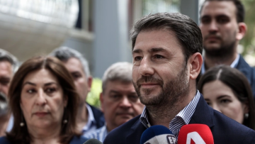 Ο Ανδρουλάκης διαψεύδει ότι επισκέφθηκε τα γραφεία του ΣΥΡΙΖΑ