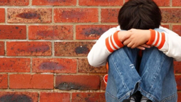 Bullying: Χτυπούσαν τον γιο μου κάθε μέρα στο σχολείο και του έσπασαν χέρι και πόδι, λέει μητέρα μαθητή 