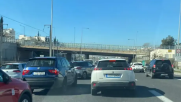 Κίνηση στους δρόμους: Με καθυστερήσεις η κυκλοφορία και στα δύο ρεύματα του Κηφισού, πού έχει κίνηση στο κέντρο