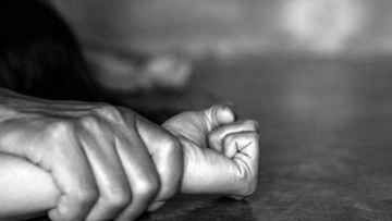 Φρίκη για 35χρονη στη Θεσσαλονίκη: Την απήγαγε, τη βίασε και την εξέδωσε