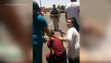 Μακελειό στο Τέξας: Νέο βίντεο δείχνει αστυνομικούς να σπρώχνουν γονείς 
