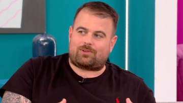 Νικόλας Ράπτης για το «2night Show»: «Ένιωσα πολύ άβολα, όταν ήρθε καλεσμένος στις "Μύγες" ο Θοδωρής Μαραντίνης»