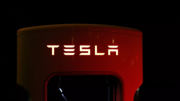 Tesla: Μείωση της τιμής των μετοχών κατά 8,6%, καθώς δεν εκπληρώθηκαν οι προσδοκίες της Wall Street