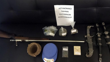 Αρχαία και σπαθιά στο σπίτι διακινητή κάνναβης στην Κάλυμνο