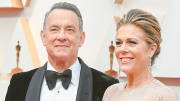 Ρίτα Γουίλσον: Φωτογραφίζει τον Τομ Χανκς, ενώ σιδερώνει και του εύχεται για την «Ημέρα του Πατέρα»