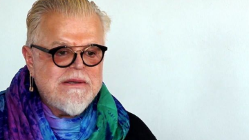 Νίκος Αποστολόπουλος: «Ο φωτογράφος μου έλεγε ότι ο Γιώργος Καράβας είναι αγγούρι»