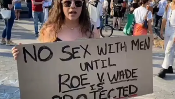 Οι γυναίκες απειλούν με σεξουαλική απεργία στις ΗΠΑ για τις αμβλώσεις
