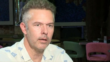 Χρήστος Λούλης: «Κόντεψα να χάσω τους φίλους μου, γιατί ένιωσα ότι είμαι πιο σημαντικός από εκείνους»