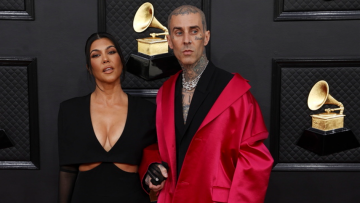 Τράβις Μπάρκερ: Με αφόρητους πόνους και δυσκολία στο περπάτημα ο ντράμερ πριν νοσηλευτεί με παγκρεατίτιδα