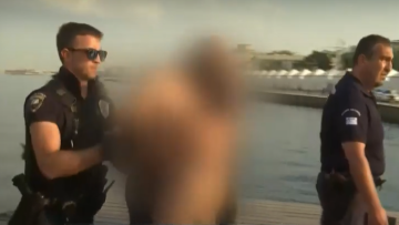 Θερμαϊκός: «Θα πεθάνεις και εσύ σήμερα μαζί μου;» ρώτησε τον αστυνομικό ο Αλγερινός που βούτηξε με τις χειροπέδες