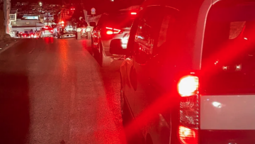 Μύκονος: Το χάος, οι ουρές χιλιομέτρων και τα 5.800 transfers