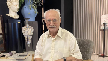 Δημήτρης Μουδατσάκης: Ο 88χρονος πτυχιούχος δεν θα πάει στην ορκωμοσία του λόγω κορωνοϊού!