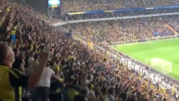 Συνθήματα υπέρ Πούτιν από οπαδούς της Φενέρμπαχτσέ στο παιχνίδι με την Ντιναμό Κιέβου!