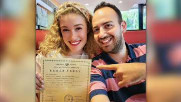 Μαυρίκιος Μαυρικίου - Ιλάειρα Ζήση: Ποζάρουν με την άδεια γάμου τους