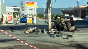 Βέροια: Ακυβέρνητη νταλίκα έπεσε πάνω σε βενζινάδικο και προκάλεσε φωτιά - Δείτε βίντεο