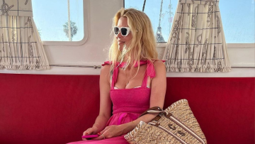 Κλόντια Σίφερ: «Η Ελλάδα με καλούσε» - Νέες φωτογραφίες από τις διακοπές της