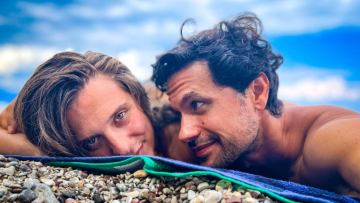 Ορφέας Αυγουστίδης: Στην παραλία αγκαλιά με τη σύζυγό του, Γεωργία Κρασσά