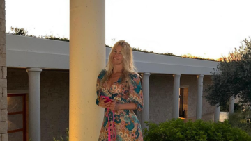 Κλόντια Σίφερ: Αποθεώνει την Ελλάδα στους εκατομμύρια ακολούθους της στα social media