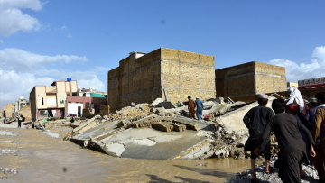 Νέα βίντεο από τις πλημμύρες στο Πακιστάν: Σπίτια παρασύρονται από τα ορμητικά νερά, τουλάχιστον 1000 οι νεκροί 