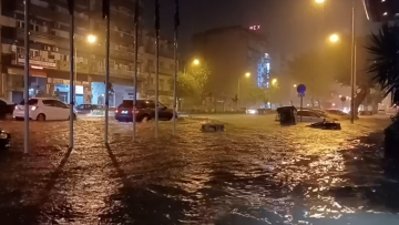 Κακοκαιρία: Ισχυρή καταιγίδα στη Θεσσαλονίκη,  ποτάμια οι δρόμοι – Δείτε βίντεο