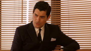 Ο Παράδεισος των κυριών: Ο Ντίνος έρχεται αντιμέτωπος με έναν φόνο