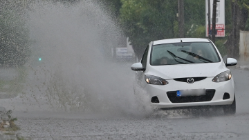 Καιρός σήμερα: Προσοχή στα βορειοδυτικά τις επόμενες ώρες - Δείτε πού θα βρέχει μέχρι και την Παρασκευή 