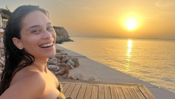 Κλαρίς Άλβες: Απολαμβάνει την ελληνική θάλασσα - Δείτε φωτογραφίες