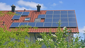 Φωτοβολταϊκά για νοικοκυριά και αγρότες: Κατατέθηκε τροπολογία για την εγκατάσταση συστημάτων 