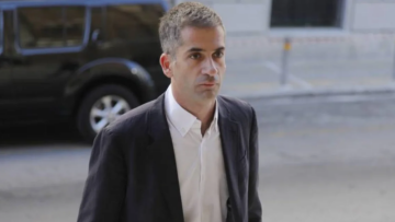 Ο Κώστας Μπακογιάννης ακυρώνει την επίσημη επίσκεψη στη Σμύρνη μετά το επεισόδιο με τον Τζιτζικώστα