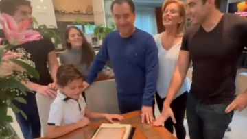 Άδωνις Γεωργιάδης: Το βίντεο με την κοπή της τούρτας για τα 50α γενέθλιά του