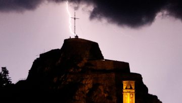 Καιρός - Σάκης Αρναούτογλου: Κίνδυνος ισχυρών καταιγίδων απόψε στο βόρειο Ιόνιο  - Πώς θα εξελιχθεί η κακοκαιρία 