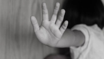 Bόλος: 13χρονη έζησε τη φρίκη από την μητέρα της - Σήμερα καταγγέλλει και τον πατέρα της