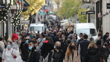 Εορταστικό ωράριο Χριστουγέννων - Πρωτοχρονιάς: Πότε ξεκινά - Ποιες Κυριακές είναι ανοιχτά τα καταστήματα