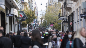 Ανοικτά τα καταστήματα αύριο Κυριακή - Τι αγοράζουν οι καταναλωτές στη φετινή Black Friday