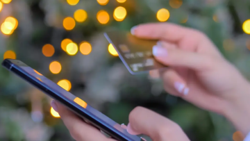 Δώρο Χριστουγέννων: Πλησιάζει η ημερομηνία πληρωμής - Δείτε online το ποσό που δικαιούστε