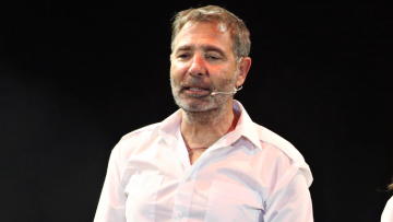 Θοδωρής Αθερίδης: «Θέλω στον τάφο μου να γράφει “ρε παιδιά ο Θοδωρής κουνιέται”»