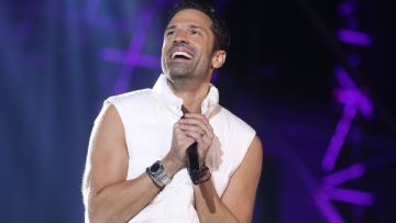 Αργυρός από Αλβανία: «Οι άνθρωποι εδώ είναι υπέροχοι» - Η συναυλία στα Τίρανα και η συζήτηση με τον δήμαρχο