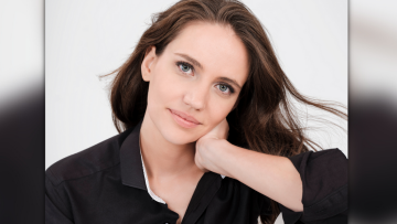 Μαύρο Ρόδο: Η Ελισάβετ βγάζει το ράσο