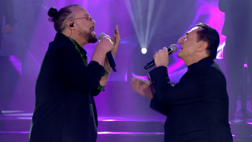 «Το παλιό μου παλτό»: Η ιστορία του τραγουδιού που θα ακούσουμε απόψε στο «Σπίτι με το MEGA»