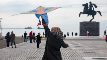 Καιρός - Τριήμερο Καθαράς Δευτέρας: Κούλουμα με ισχυρούς ανέμους, ζέστη και αφρικανική σκόνη - Πού θα βρέχει