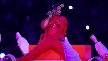 Ριάνα: «Κύμα» παραπόνων στην FCC για το σόου στο Super Bowl - «Ήταν εντελώς άσεμνο, οριακά πορνό»